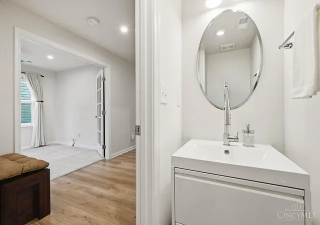 Photo 4 of Townhouse for sale at 5 Wentworth Ln, Deer Park, OH 45236 | MLS# 1895047 | Listing updated on 2026-10-20