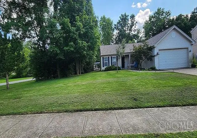 Photo 2 of Single family home for sale at 1567 Apple Tree Dr, Batavia Twp, OH 45102 | MLS# 1895041 | Listing updated on 2026-09-25