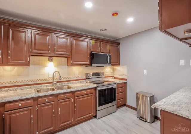 Photo 4 of Sale Pending at 8763 Zodiac Dr, Springfield Twp., OH 45231 | MLS# 1895171 | Listing updated on 2026-10-05