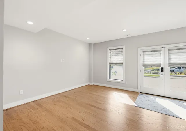 Photo 2 of Townhouse for sale at 4252 Parkview Dr, Blue Ash, OH 45242 | MLS# 1895007 | Listing updated on 2026-10-10