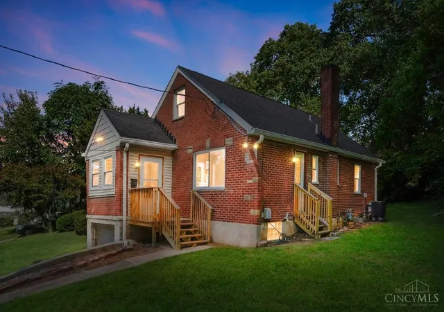 Single family home for sale at 1318 Woodland Ave, Springfield Twp., OH 45237 | MLS# 1895206