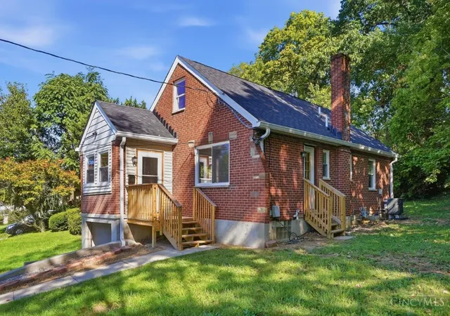 Photo 1 of Single family home for sale at 1318 Woodland Ave, Springfield Twp., OH 45237 | MLS# 1895206 | Listing updated on 2026-10-03