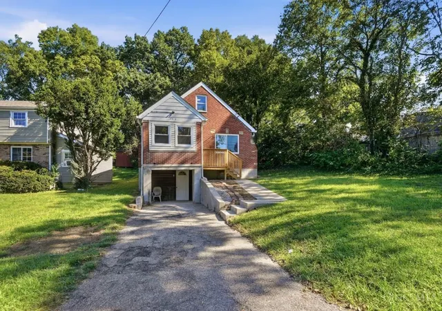 Photo 2 of Single family home for sale at 1318 Woodland Ave, Springfield Twp., OH 45237 | MLS# 1895206 | Listing updated on 2026-10-03