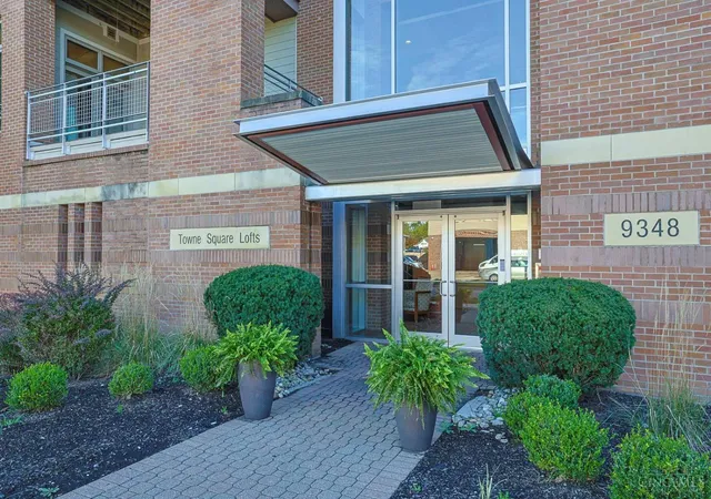 Listing Photo 4 - Condo for sale in building located at 9348 Towne Sq Ave, Blue Ash, OH 45242 - Unit #15