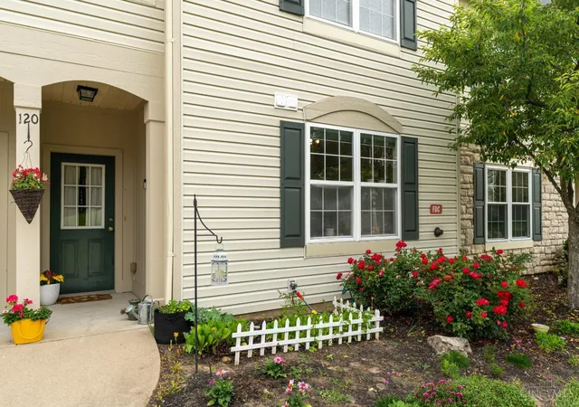 Photo 3 of Sale Pending at 120 Tall Trees Dr, Batavia Twp, OH 45102 | MLS# 1895305 | Listing updated on 2026-10-29
