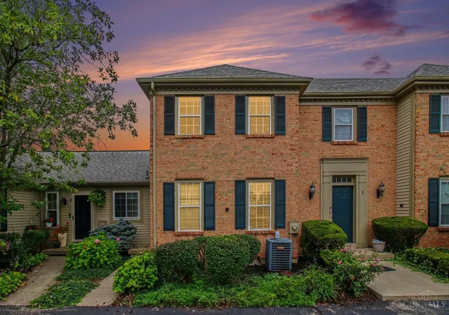 Townhouse for sale at 7 St James Ct, Fairfield, OH 45014 | MLS# 1895286