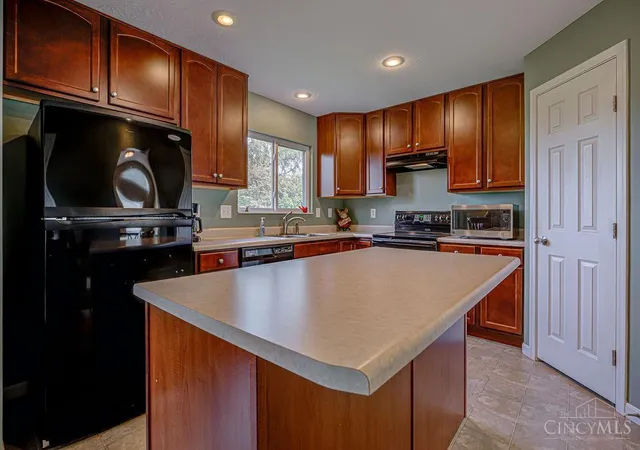 Photo 1 of Sale Pending at 6988 Ruwes Oak Dr, Green Twp, OH 45248 | MLS# 1895324 | Listing updated on 2026-09-29