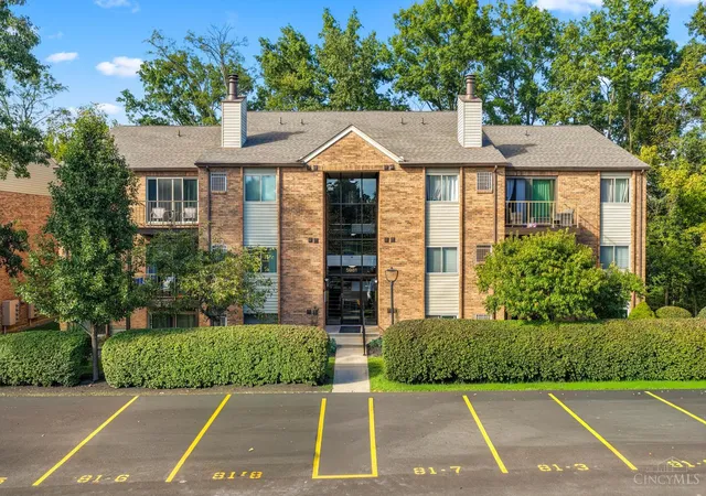 Listing Photo 1 - Condo for sale in building located at 5981 Mdw Creek Dr, Milford, OH 45150 - Unit #10