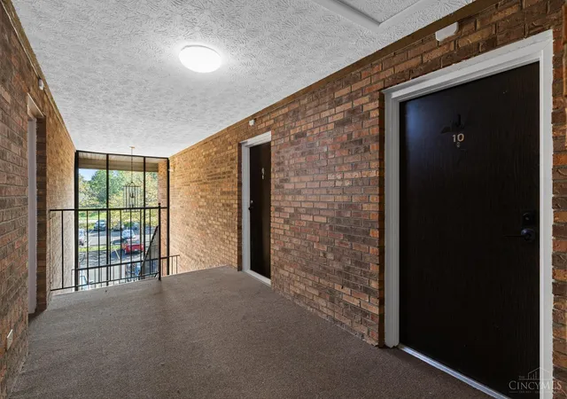 Listing Photo 2 - Condo for sale in building located at 5981 Mdw Creek Dr, Milford, OH 45150 - Unit #10