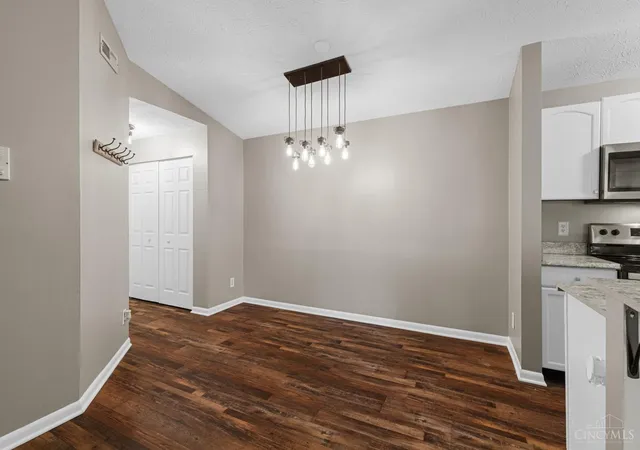 Listing Photo 5 - Condo for sale in building located at 5981 Mdw Creek Dr, Milford, OH 45150 - Unit #10