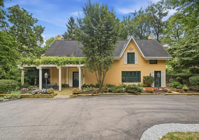 Photo 1 of Single family home for sale at 407 Lafayette Ave, Cincinnati, OH 45220 | MLS# 1895475 | Listing updated on 2026-10-02