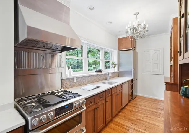 Photo 2 of Single family home for sale at 407 Lafayette Ave, Cincinnati, OH 45220 | MLS# 1895475 | Listing updated on 2026-10-02