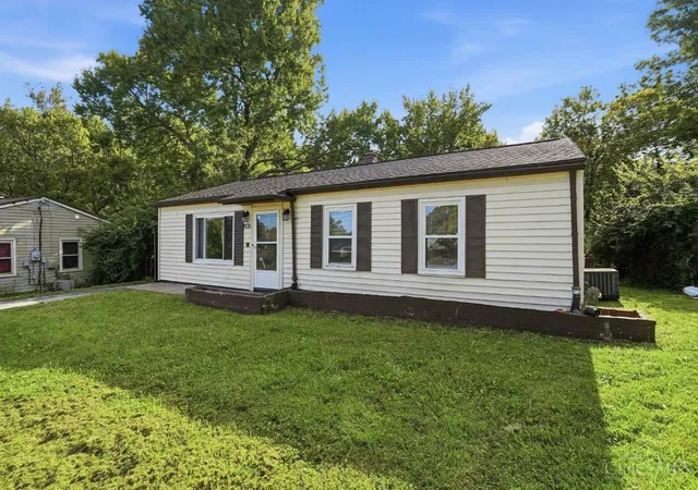 Photo 2 of Single family home for sale at 9520 Crestbrook Dr, Springfield Twp., OH 45231 | MLS# 1895565 | Listing updated on 2026-09-30