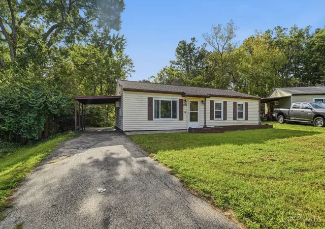 Photo 3 of Single family home for sale at 9520 Crestbrook Dr, Springfield Twp., OH 45231 | MLS# 1895565 | Listing updated on 2026-09-30