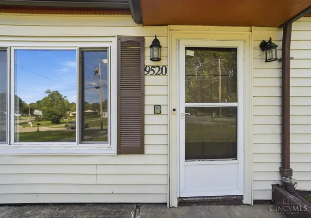 Photo 4 of Single family home for sale at 9520 Crestbrook Dr, Springfield Twp., OH 45231 | MLS# 1895565 | Listing updated on 2026-09-30