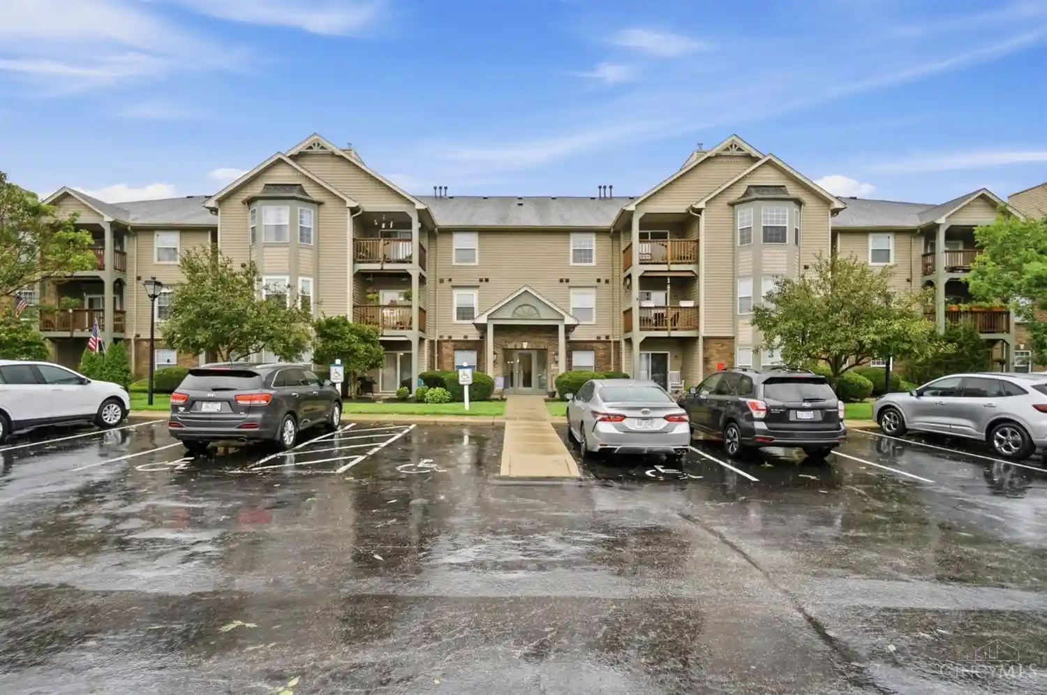 Listing Photo 1 - Condo for sale in 4941 N Arbor Woods Ct located at 4941 N Arbor Woods Ct, Cincinnati, OH 45248 - Unit #203