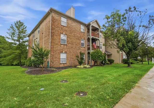 Listing Photo 4 - Condo for sale in building located at 4941 N Arbor Woods Ct, Cincinnati, OH 45248 - Unit #203