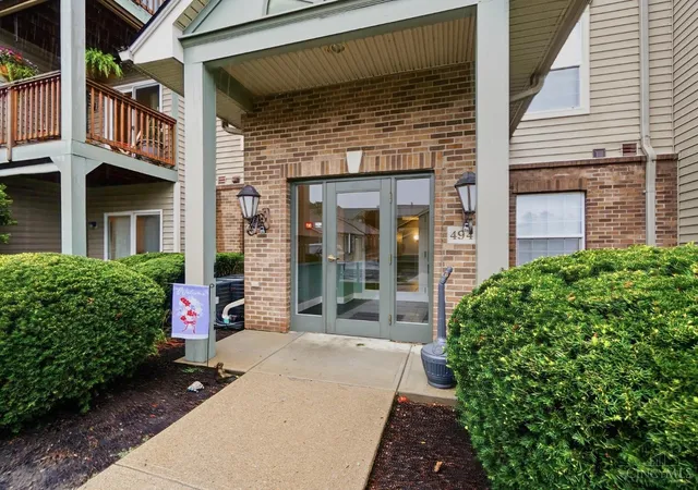 Listing Photo 5 - Condo for sale in building located at 4941 N Arbor Woods Ct, Cincinnati, OH 45248 - Unit #203