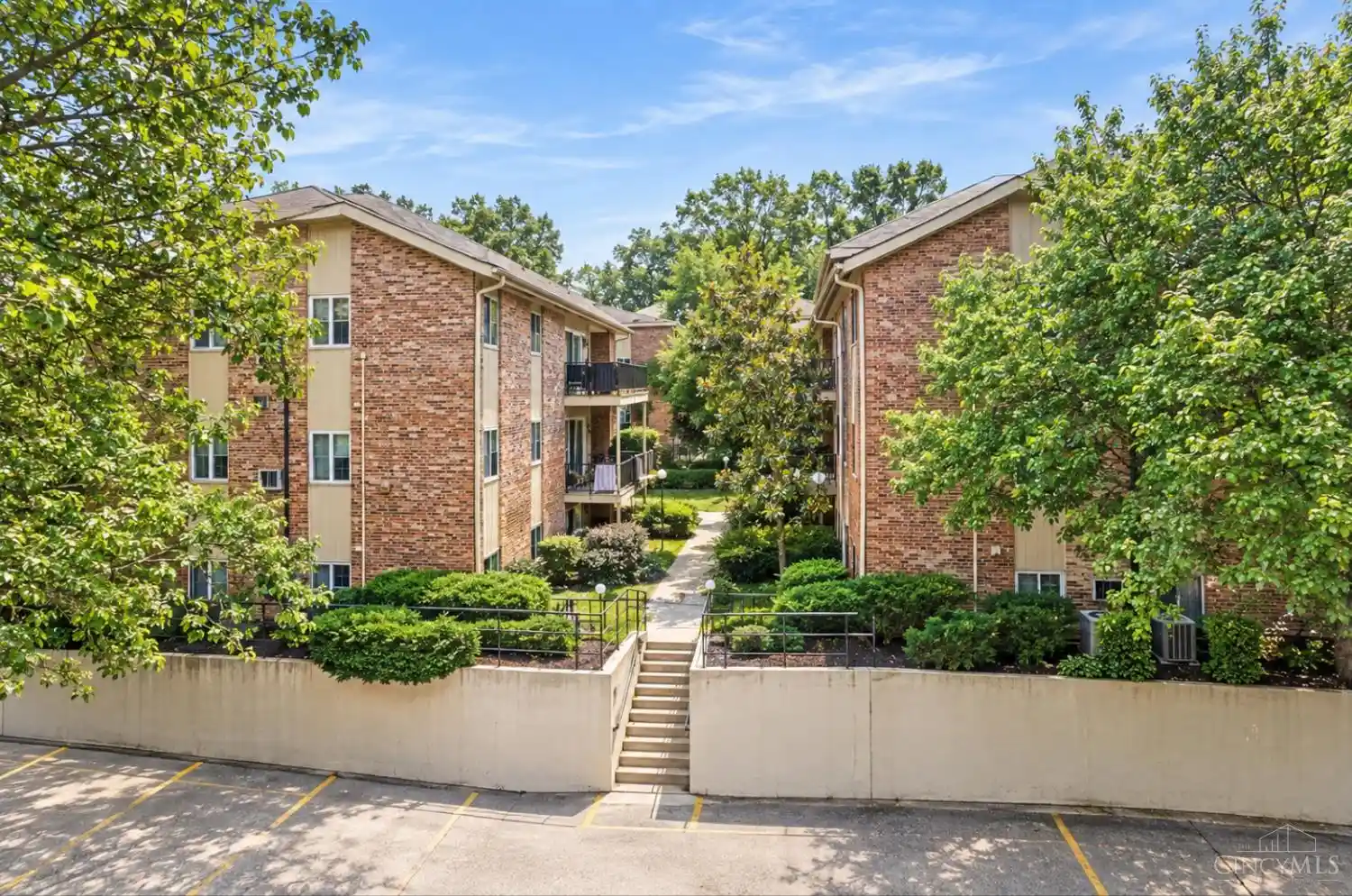 Listing Photo 1 - Condo for sale in 3069 Alpine located at 3069 Alpine, Cincinnati, OH 45208 - Unit #11