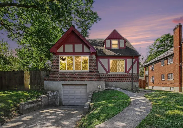 Single family home for sale at 6619 Ravenal Ct, Cincinnati, OH 45213 | MLS# 1895685