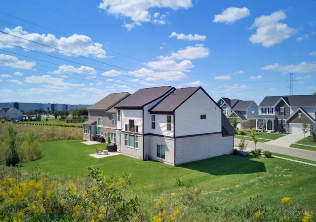 Photo 4 of Single family home for sale at 5307 Greenview Ln, Turtle Creek Twp, OH 45036 | MLS# 1895762 | Listing updated on 2026-10-22