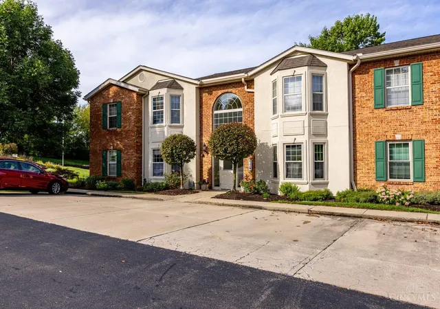 Listing Photo 2 - Condo for sale in building located at 5471 Asbury Lake Dr, Cincinnati, OH 45247 - Unit #18