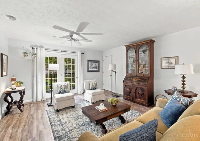Listing Photo 5 - Condo for sale in building located at 5471 Asbury Lake Dr, Cincinnati, OH 45247 - Unit #18