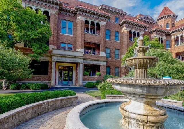 Listing Photo 2 - Condo for sale in building located at 2356 Park Ave, Cincinnati, OH 45206 - Unit #43