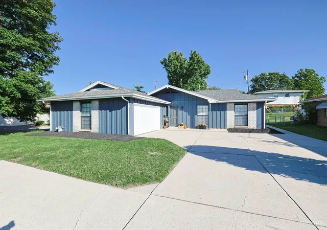 Photo 1 of Sale Pending at 2907 Roosevelt Blvd, Middletown, OH 45044 | MLS# 1895671 | Listing updated on 2026-10-05