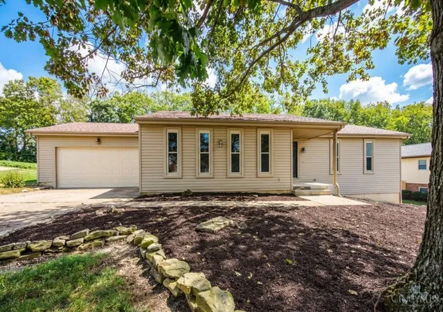 Photo 1 of Single family home for sale at 5894 Red Oak Dr, Fairfield, OH 45014 | MLS# 1895496 | Listing updated on 2026-10-19