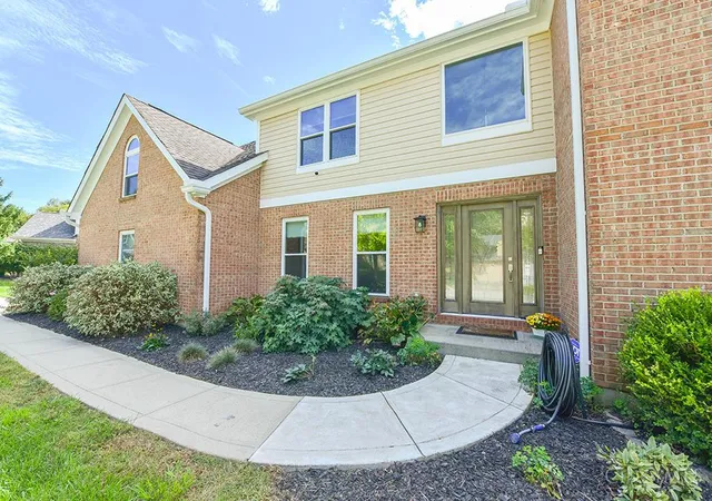 Photo 4 of Sale Pending at 8721 Rupp Farm Dr, West Chester, OH 45069 | MLS# 1895771 | Listing updated on 2026-10-15