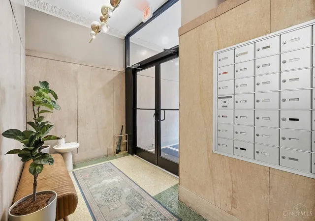 Listing Photo 5 - Condo for sale in building located at 26 E 6Th St, Cincinnati, OH 45202 - Unit #205