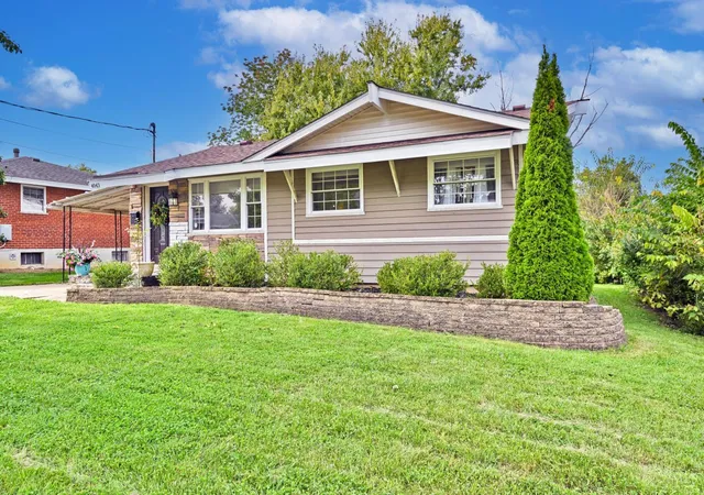 Photo 2 of Sale Pending at 4043 Beavercreek Cir, Sharonville, OH 45241 | MLS# 1895942 | Listing updated on 2026-10-14