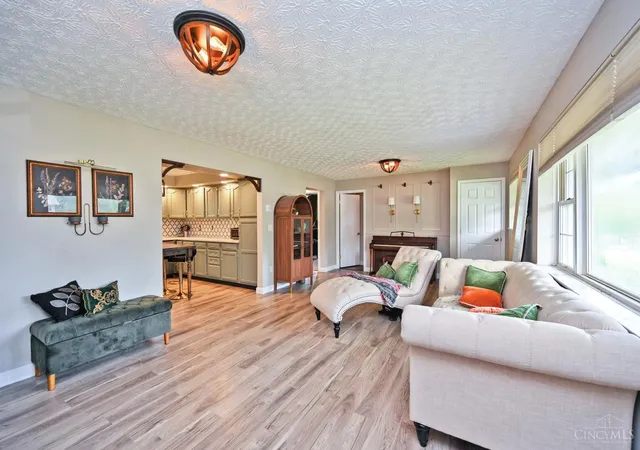 Photo 3 of Sale Pending at 4043 Beavercreek Cir, Sharonville, OH 45241 | MLS# 1895942 | Listing updated on 2026-10-14