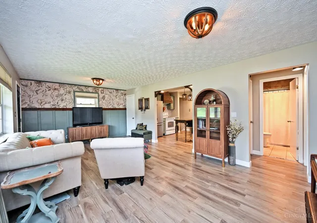 Photo 3 of Sale Pending at 4043 Beavercreek Cir, Sharonville, OH 45241 | MLS# 1895942 | Listing updated on 2026-10-14
