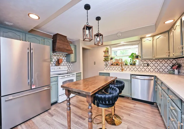 Photo 4 of Sale Pending at 4043 Beavercreek Cir, Sharonville, OH 45241 | MLS# 1895942 | Listing updated on 2026-10-14