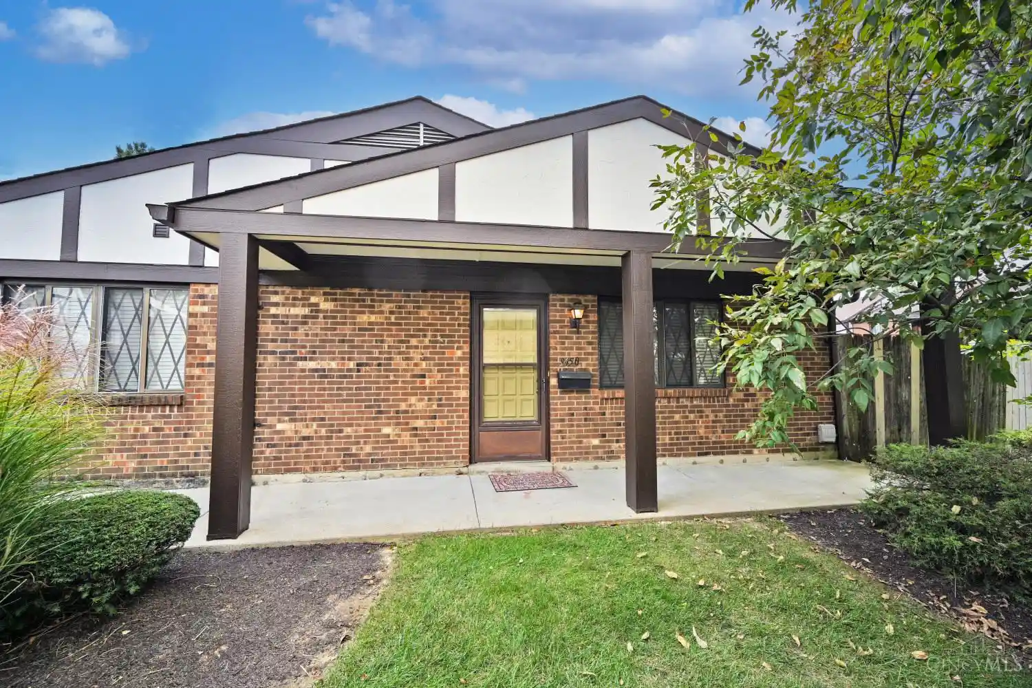 Listing Photo 1 - Condo for sale in 9450 Haddington Ct located at 9450 Haddington Ct, Cincinnati, OH 45251 - Unit 9450 Haddington Ct