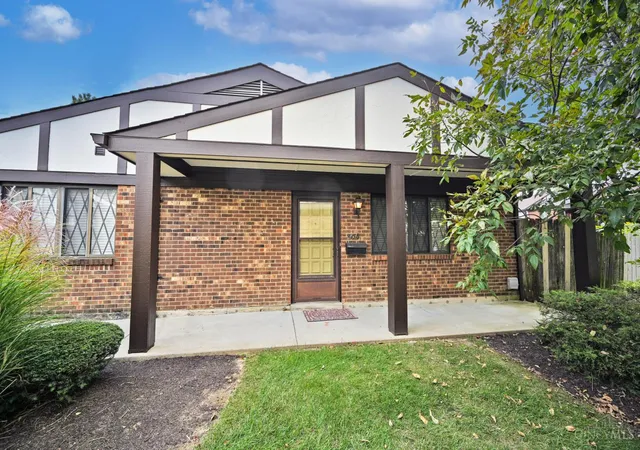 Listing Photo 1 - Condo for sale in building located at 9450 Haddington Ct, Cincinnati, OH 45251