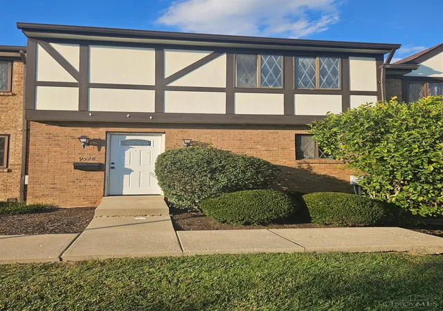 Townhouse for sale at 9528 Haddington Ct, Cincinnati, OH 45251 | MLS# 1895974