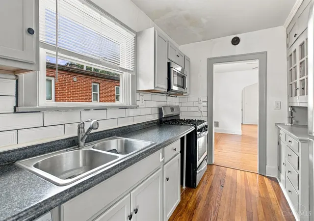 Listing Photo 4 - Condo for sale in building located at 5423 Stewart Ave, Cincinnati, OH 45227
