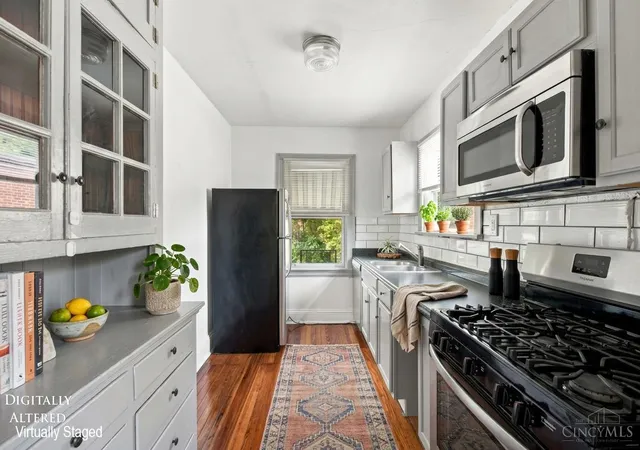 Listing Photo 5 - Condo for sale in building located at 5423 Stewart Ave, Cincinnati, OH 45227
