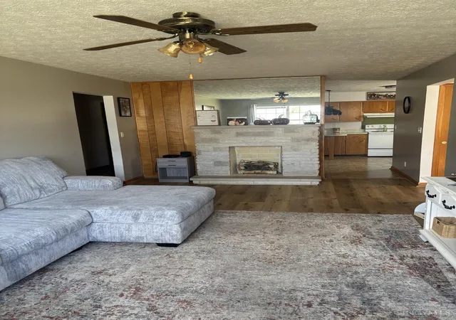 Photo 3 of Sale Pending at 421 2nd Avenue, Chesapeake, OH 45619 | MLS# 1895952 | Listing updated on 2026-10-12