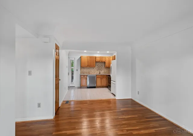 Photo 2 of Condo for sale at 9043 Winton Rd, Springfield Twp., OH 45231 | MLS# 1895786 | Listing updated on 2026-10-05