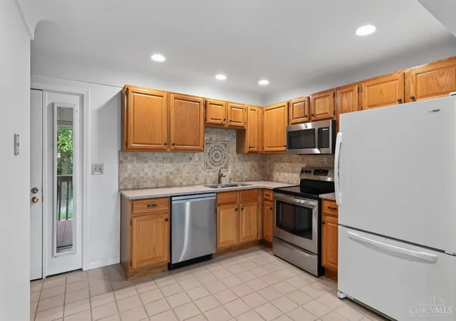 Listing Photo 5 - Condo for sale in building located at 9043 Winton Rd, Cincinnati, OH 45231