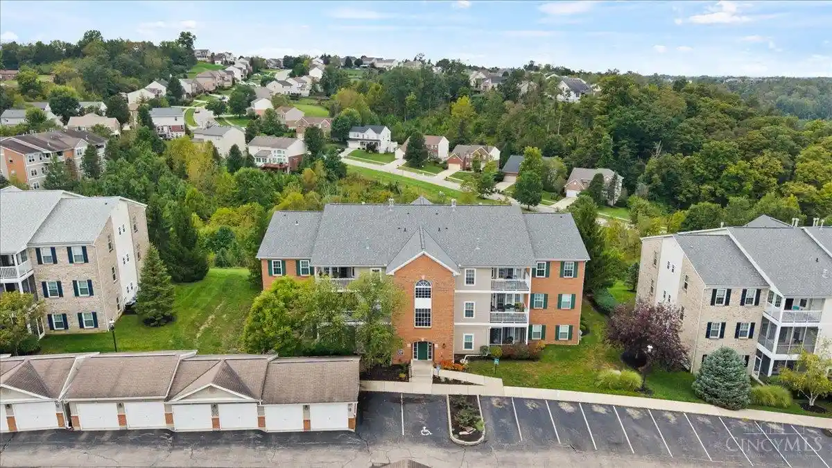 Listing Photo 1 - Condo for sale in 5461 Michelles Oak Ct located at 5461 Michelles Oak Ct, Cincinnati, OH 45248 - Unit 5461 Michelles Oak Ct