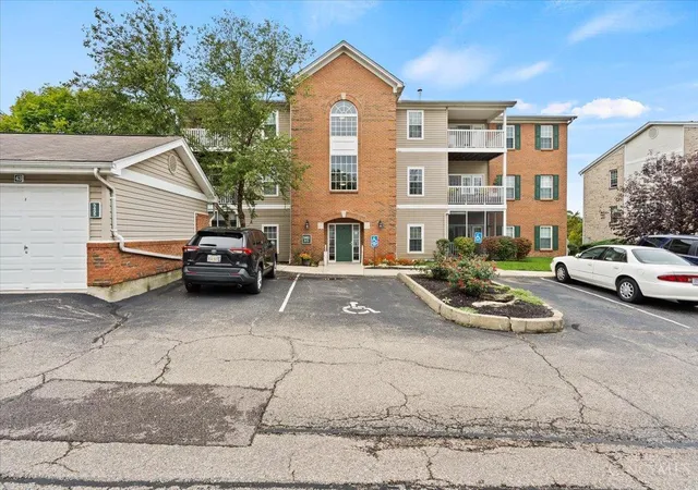 Listing Photo 2 - Condo for sale in building located at 5461 Michelles Oak Ct, Cincinnati, OH 45248 - Unit #J
