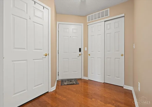 Listing Photo 3 - Condo for sale in building located at 5461 Michelles Oak Ct, Cincinnati, OH 45248 - Unit #J