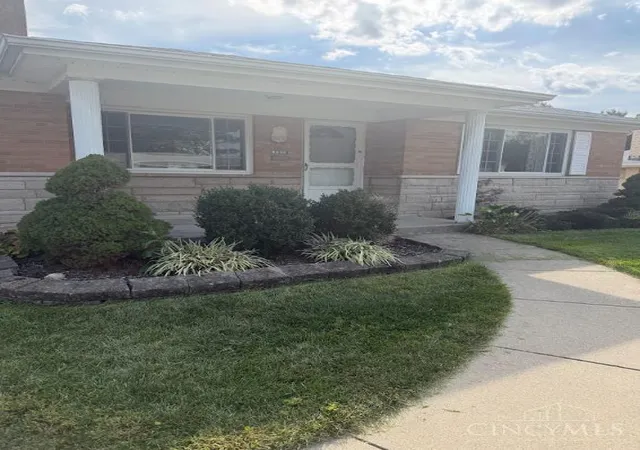 Photo 2 of Sale Pending at 5989 Oakapple Dr, Green Twp, OH 45248 | MLS# 1895559 | Listing updated on 2026-10-24