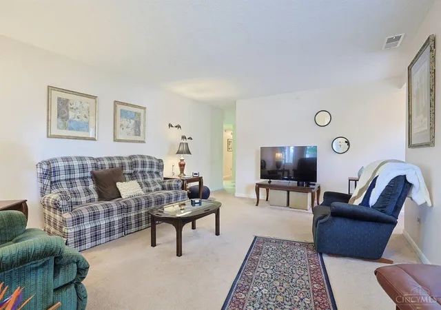 Listing Photo 3 - Condo for sale in building located at 5335 N Bend Xing, Cincinnati, OH 45247