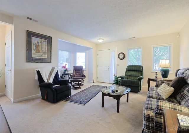 Listing Photo 4 - Condo for sale in building located at 5335 N Bend Xing, Cincinnati, OH 45247
